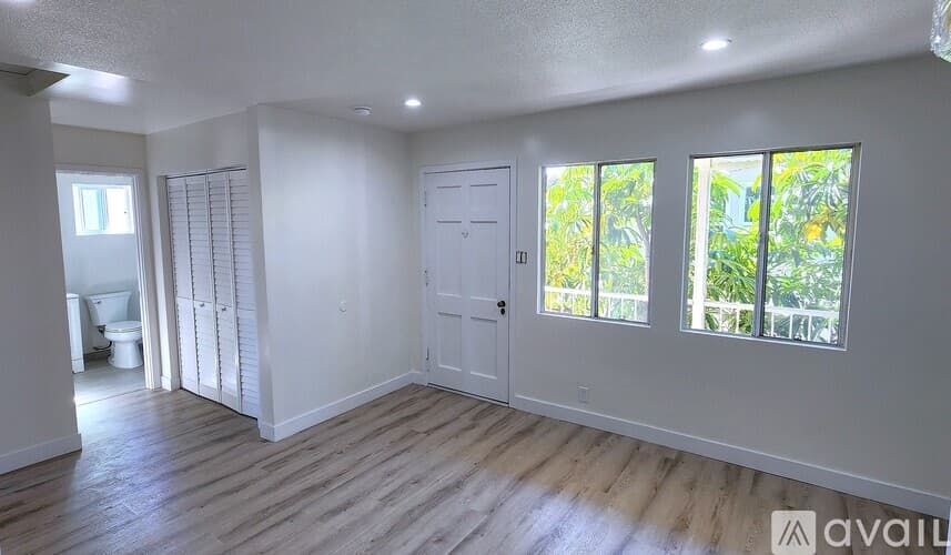 South Gate Apartment: 2574 Southern Ave