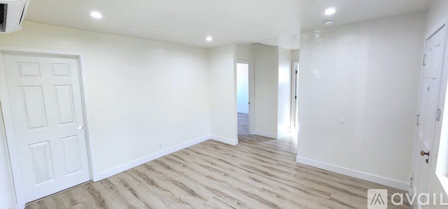 South Gate Apartment: 2574 Southern Ave