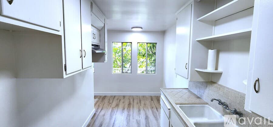 South Gate Apartment: 2574 Southern Ave