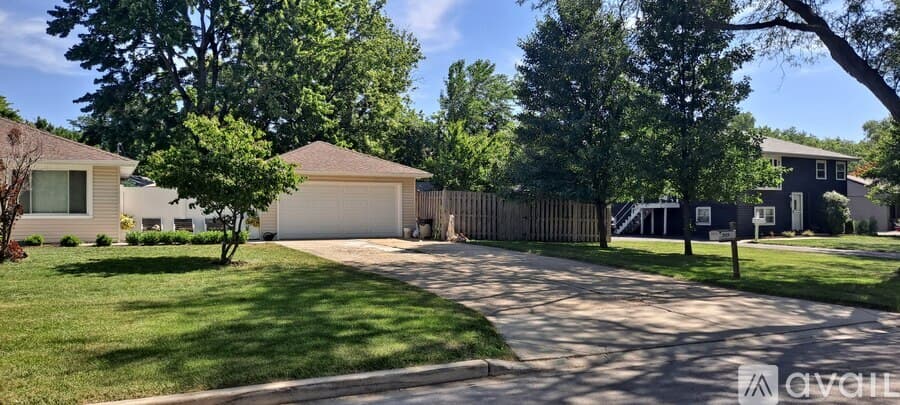 Rolling Meadows House: 2919 Cardinal Dr
