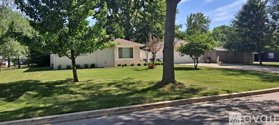 Rolling Meadows House: 2919 Cardinal Dr