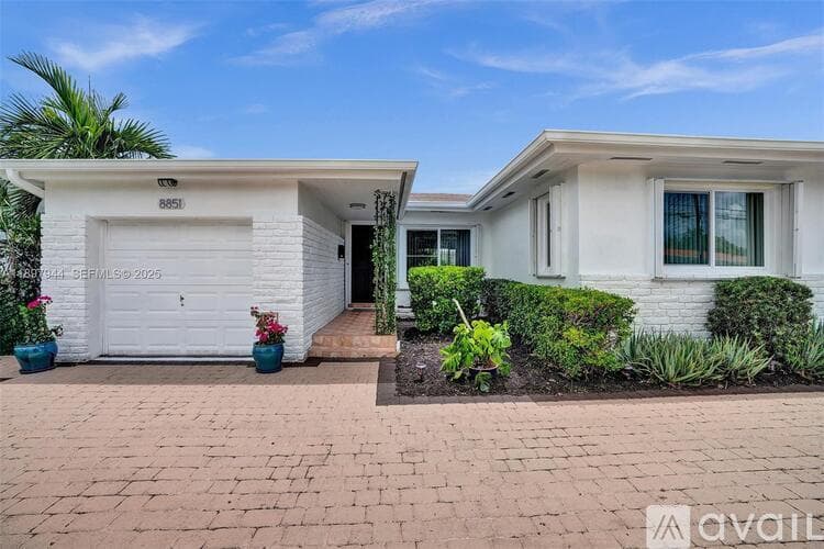 Surfside House: 8851 Byron Ave