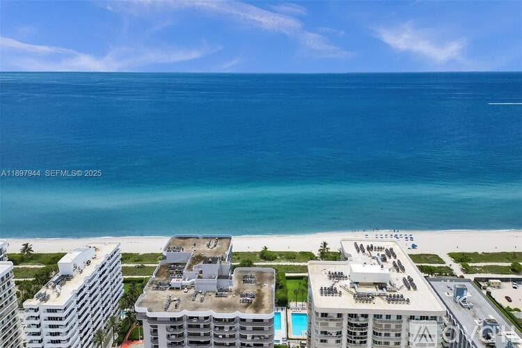 Surfside House: 8851 Byron Ave