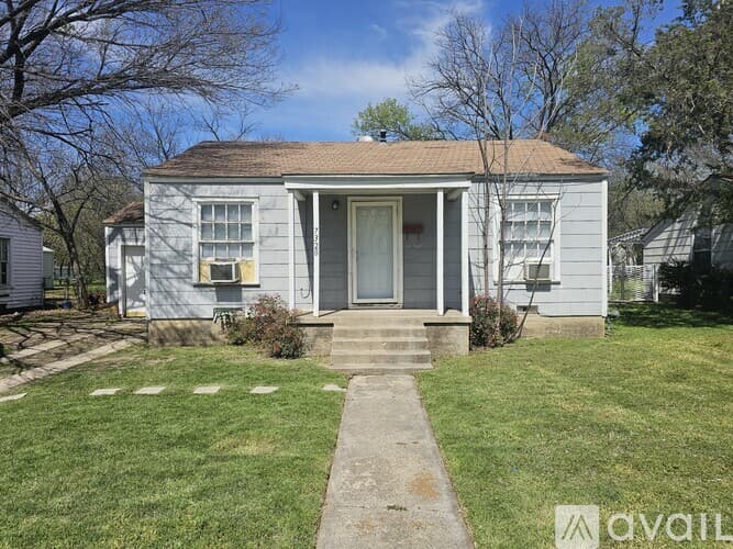 Fort Worth House: 7320 Culver Avenue