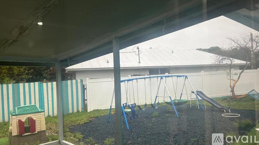 Port St. Lucie House: 102 Southeast Caprona Avenue
