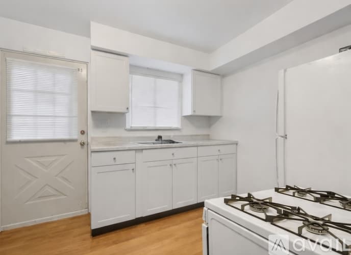 McKees Rocks Apartment: 705 Russellwood Avenue