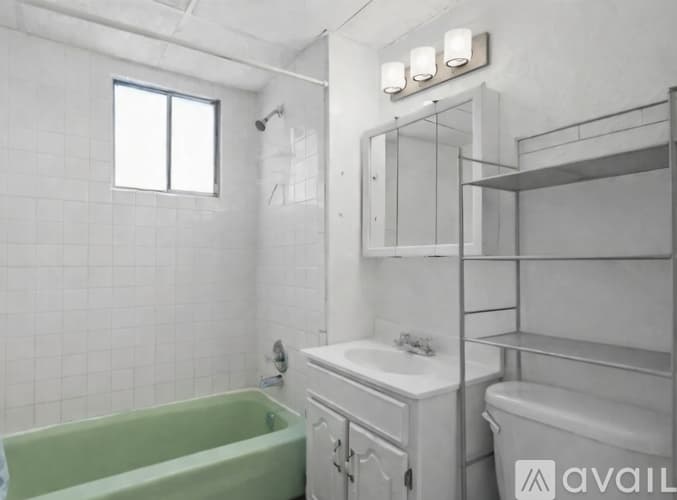McKees Rocks Apartment: 705 Russellwood Avenue