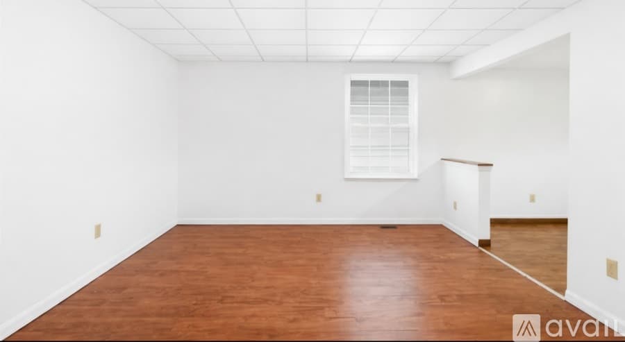 McKees Rocks Apartment: 705 Russellwood Avenue