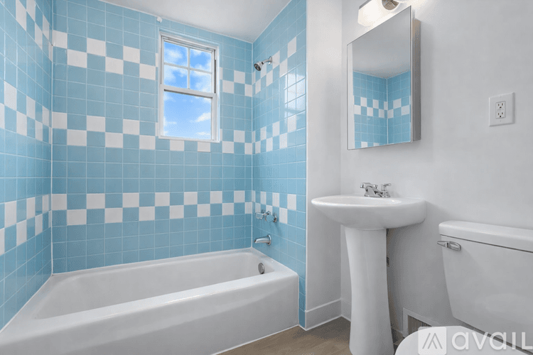 McKees Rocks Apartment: 705 Russellwood Avenue