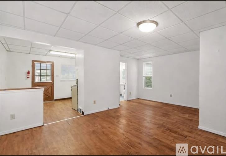 McKees Rocks Apartment: 705 Russellwood Avenue