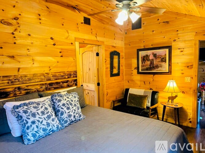 Clarkesville House: 3103 GA 197
