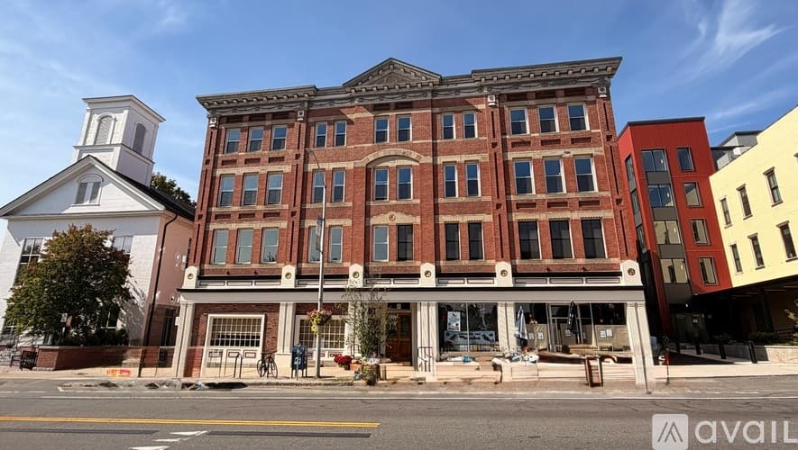 Amherst Apartment: 69 South Pleasant Street
