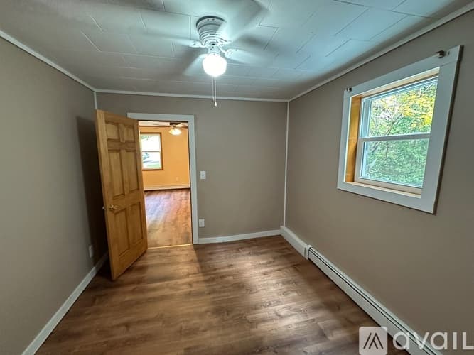 Hancock Apartment: 318 E Main St