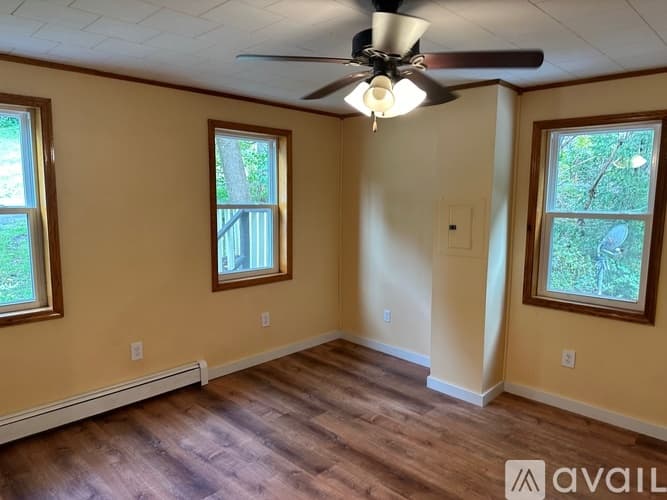 Hancock Apartment: 318 E Main St