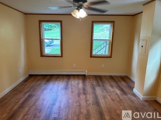Hancock Apartment: 318 E Main St