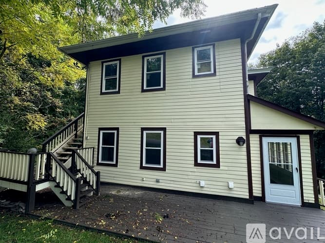 Hancock Apartment: 318 E Main St