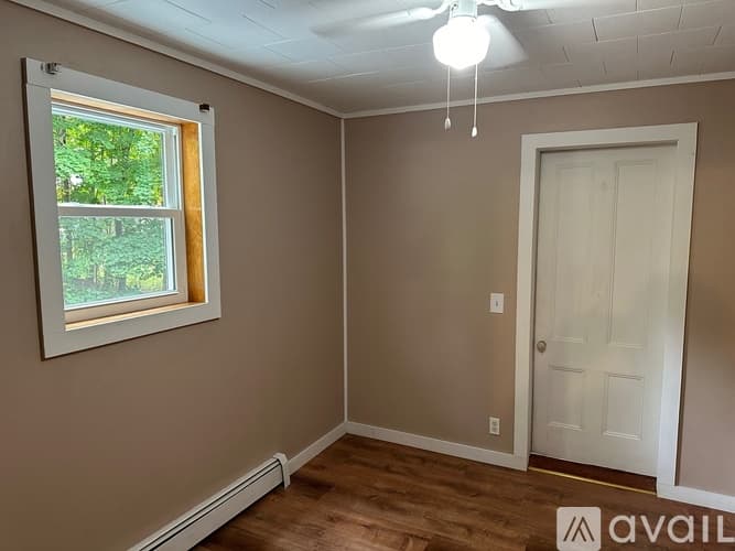 Hancock Apartment: 318 E Main St