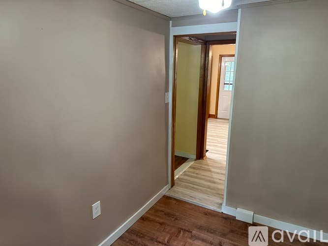 Hancock Apartment: 318 E Main St