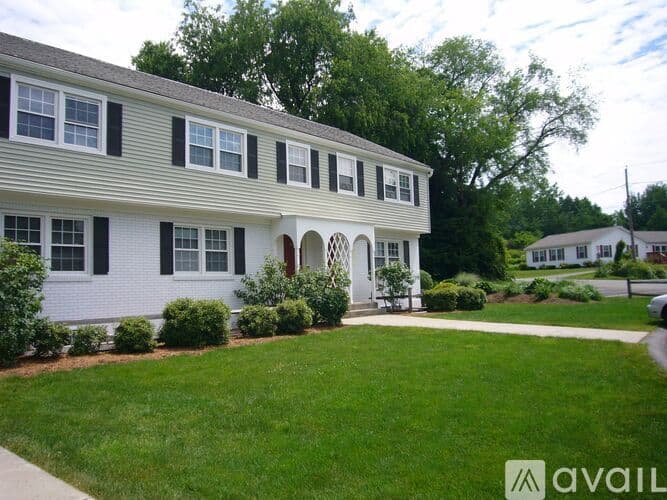 Amherst Condo: 20 Hobart Ln