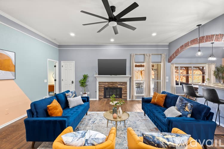 Saginaw House: 324 Woodcrest Dr