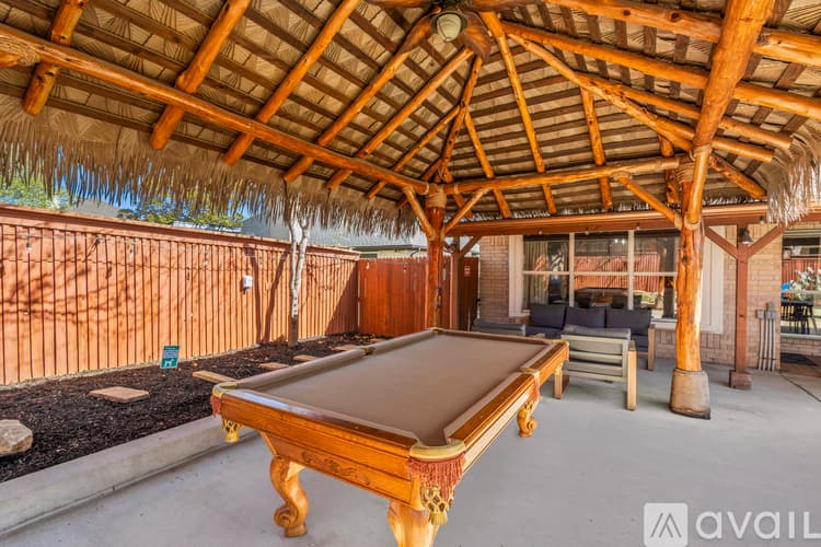 Saginaw House: 324 Woodcrest Dr