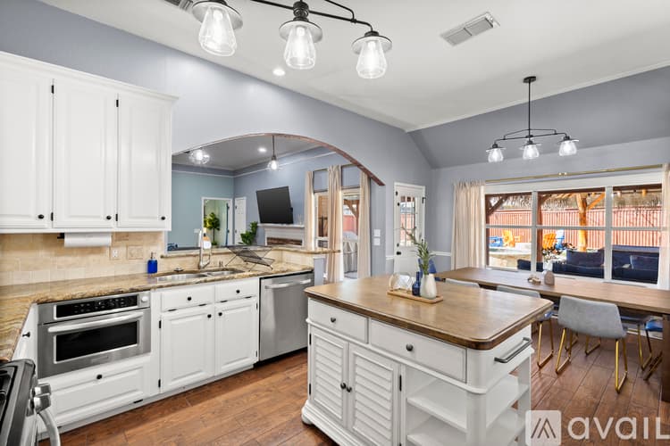 Saginaw House: 324 Woodcrest Dr