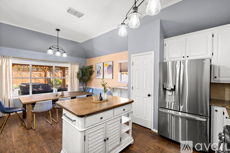Saginaw House: 324 Woodcrest Dr