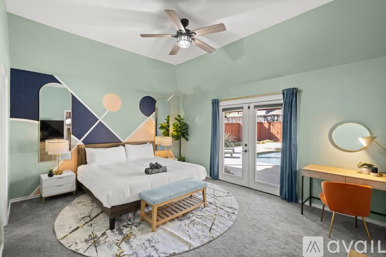 Saginaw House: 324 Woodcrest Dr