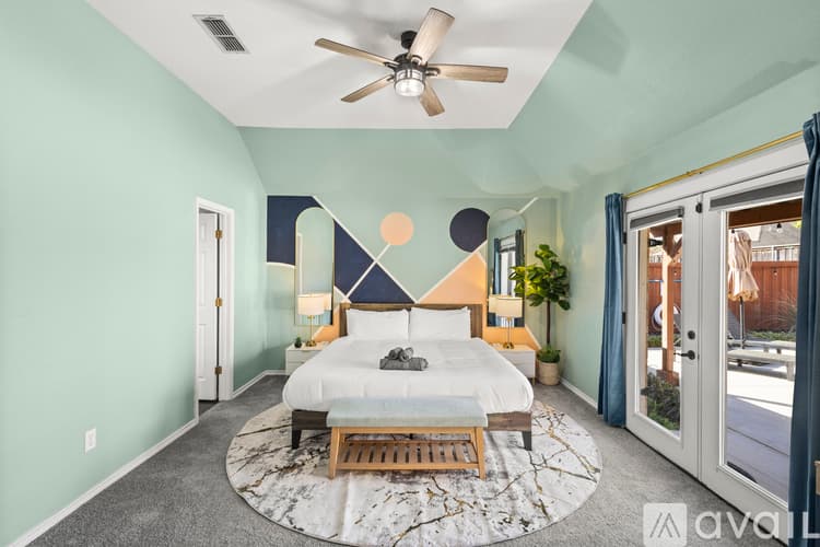 Saginaw House: 324 Woodcrest Dr
