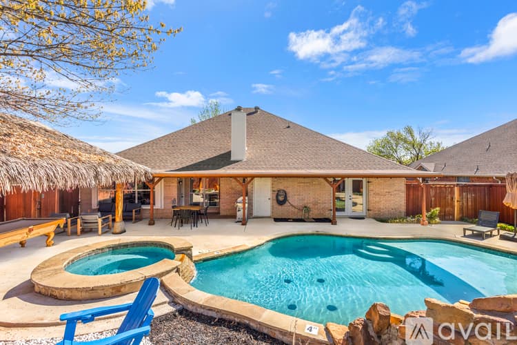 Saginaw House: 324 Woodcrest Dr