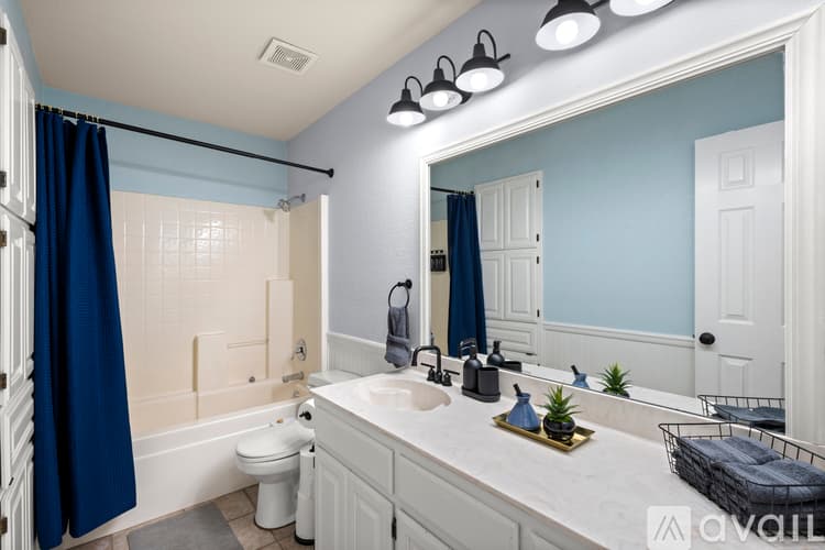 Saginaw House: 324 Woodcrest Dr