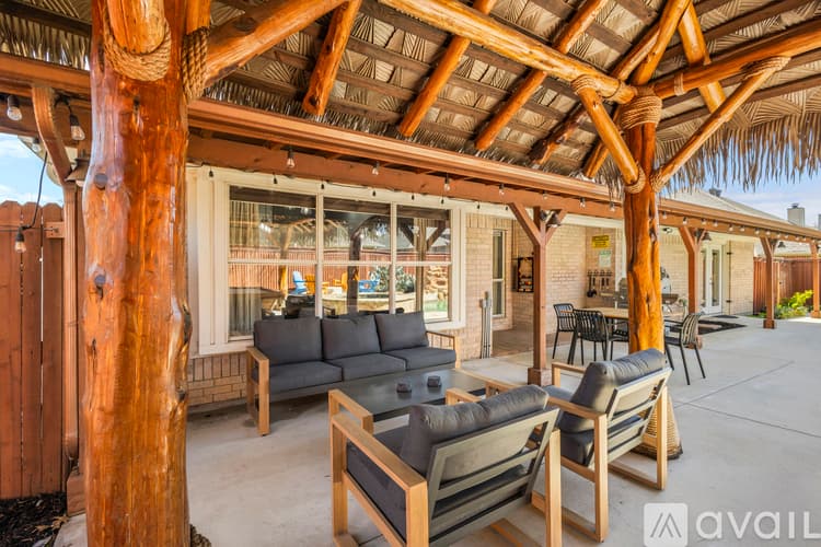 Saginaw House: 324 Woodcrest Dr