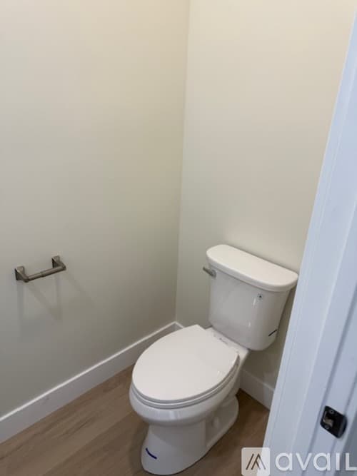Washington Apartment: 499 S 100 E