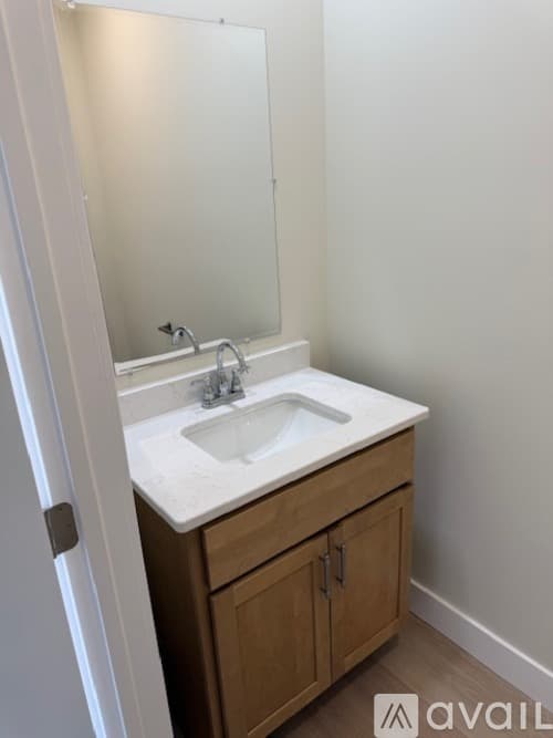 Washington Apartment: 499 S 100 E