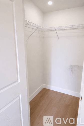 Washington Apartment: 499 S 100 E