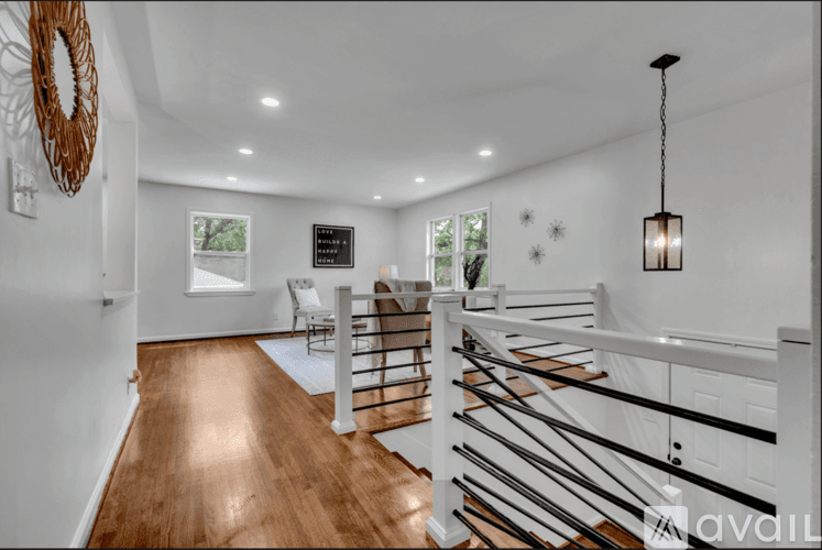 Birmingham House: 917 S Forrest Dr