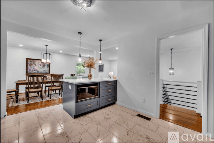 Birmingham House: 917 S Forrest Dr