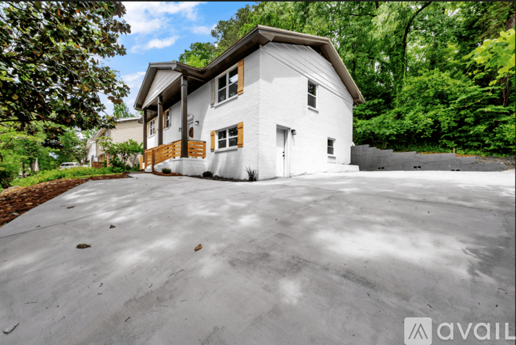Birmingham House: 917 S Forrest Dr
