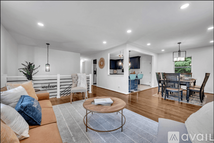 Birmingham House: 917 S Forrest Dr
