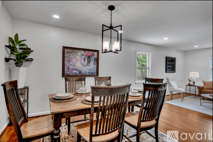 Birmingham House: 917 S Forrest Dr