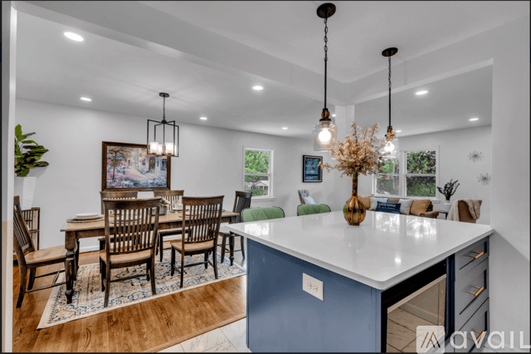 Birmingham House: 917 S Forrest Dr