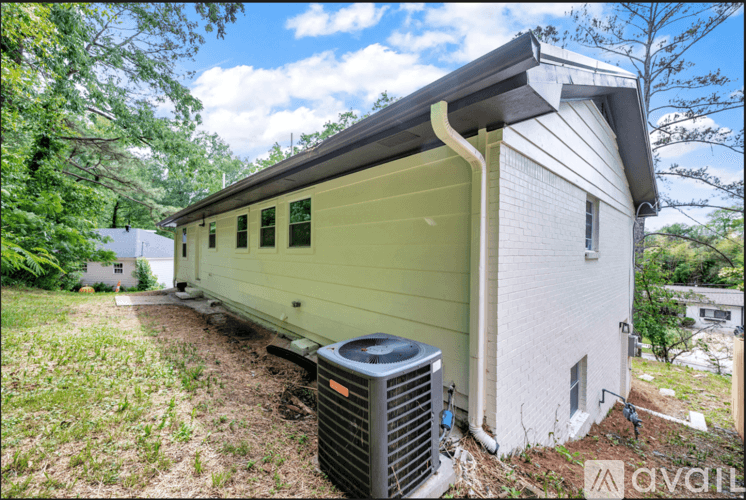 Birmingham House: 917 S Forrest Dr
