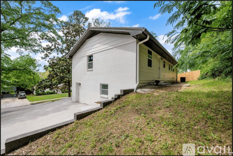 Birmingham House: 917 S Forrest Dr