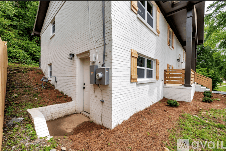 Birmingham House: 917 S Forrest Dr