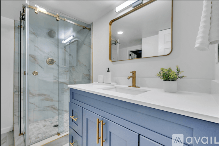 Birmingham House: 917 S Forrest Dr
