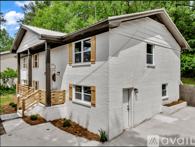 Birmingham House: 917 S Forrest Dr