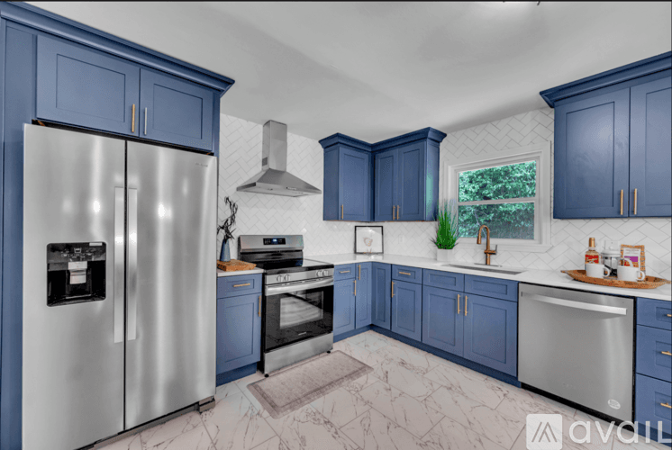 Birmingham House: 917 S Forrest Dr