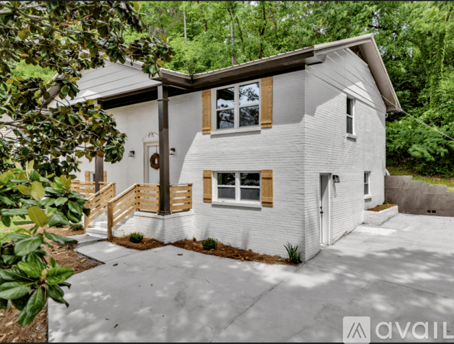 Birmingham House: 917 S Forrest Dr