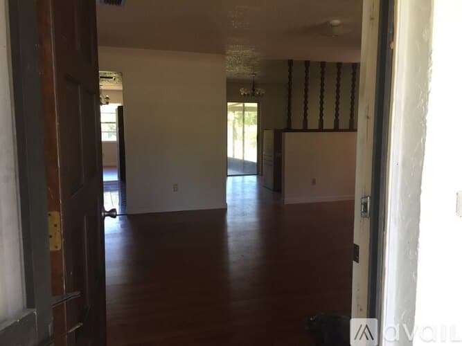 Tampa House: 13319 Cain Rd