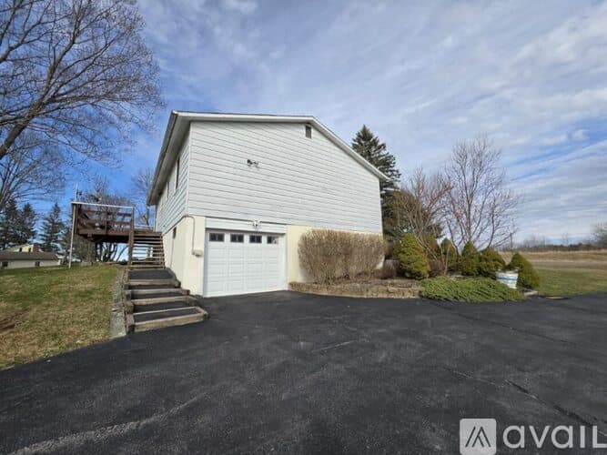 Sullivan County House: 62 Pucky Huddle Rd